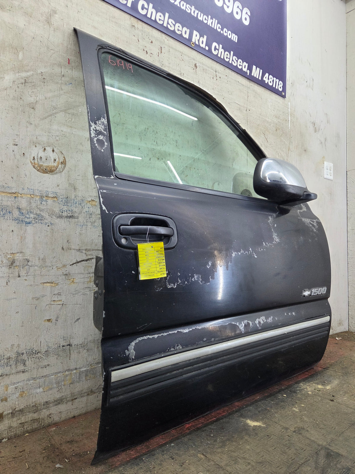 1999-2006 Chevrolet Silverado / GMC Sierra 1500 2500 3500 HD Front Passenger side Door RH