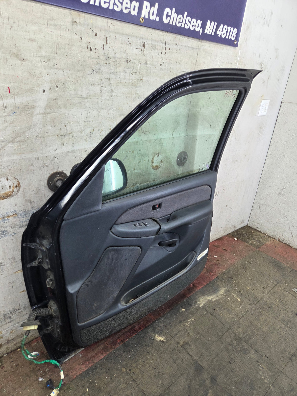 1999-2006 Chevrolet Silverado / GMC Sierra 1500 2500 3500 HD Front Passenger side Door RH