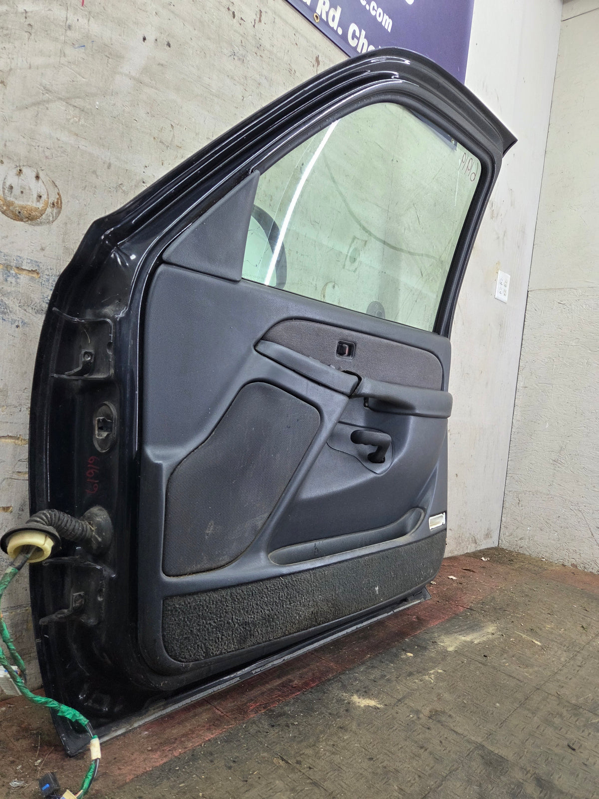 1999-2006 Chevrolet Silverado / GMC Sierra 1500 2500 3500 HD Front Passenger side Door RH