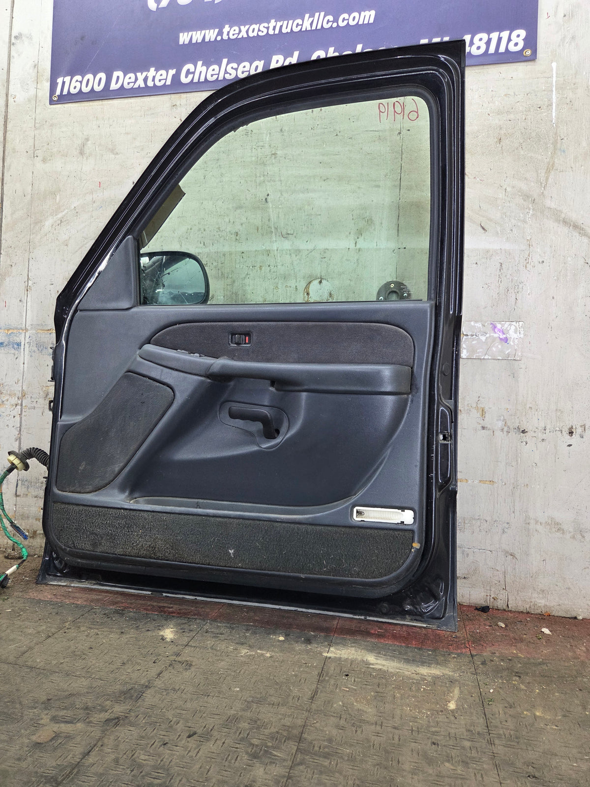 1999-2006 Chevrolet Silverado / GMC Sierra 1500 2500 3500 HD Front Passenger side Door RH