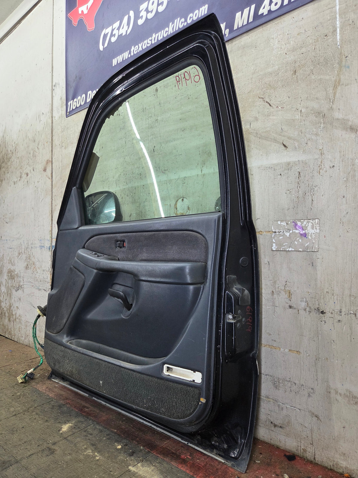 1999-2006 Chevrolet Silverado / GMC Sierra 1500 2500 3500 HD Front Passenger side Door RH