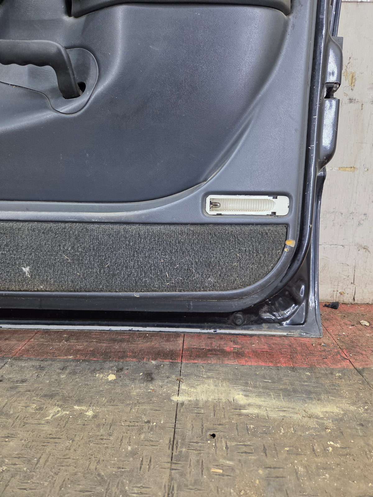 1999-2006 Chevrolet Silverado / GMC Sierra 1500 2500 3500 HD Front Passenger side Door RH