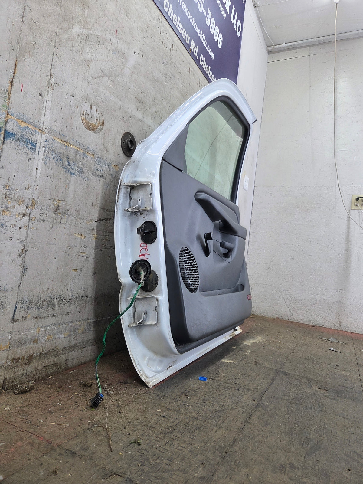 1999-2006 Chevrolet Silverado / GMC Sierra 1500 2500 3500 HD Front Passenger side Door RH