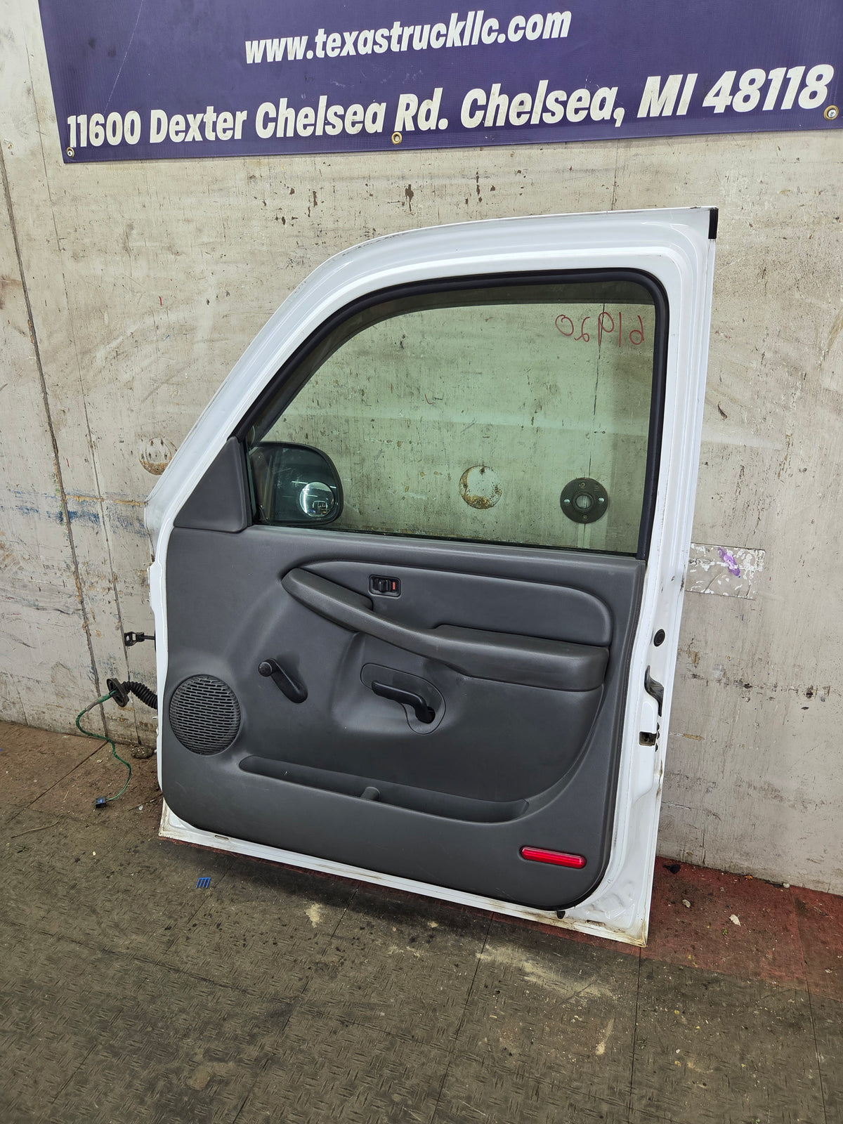 1999-2006 Chevrolet Silverado / GMC Sierra 1500 2500 3500 HD Front Passenger side Door RH