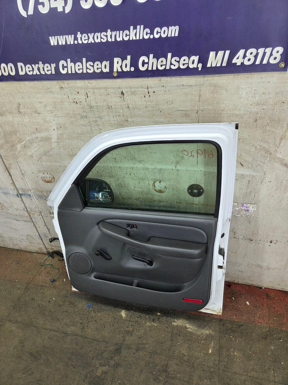 1999-2006 Chevrolet Silverado / GMC Sierra 1500 2500 3500 HD Front Passenger side Door RH