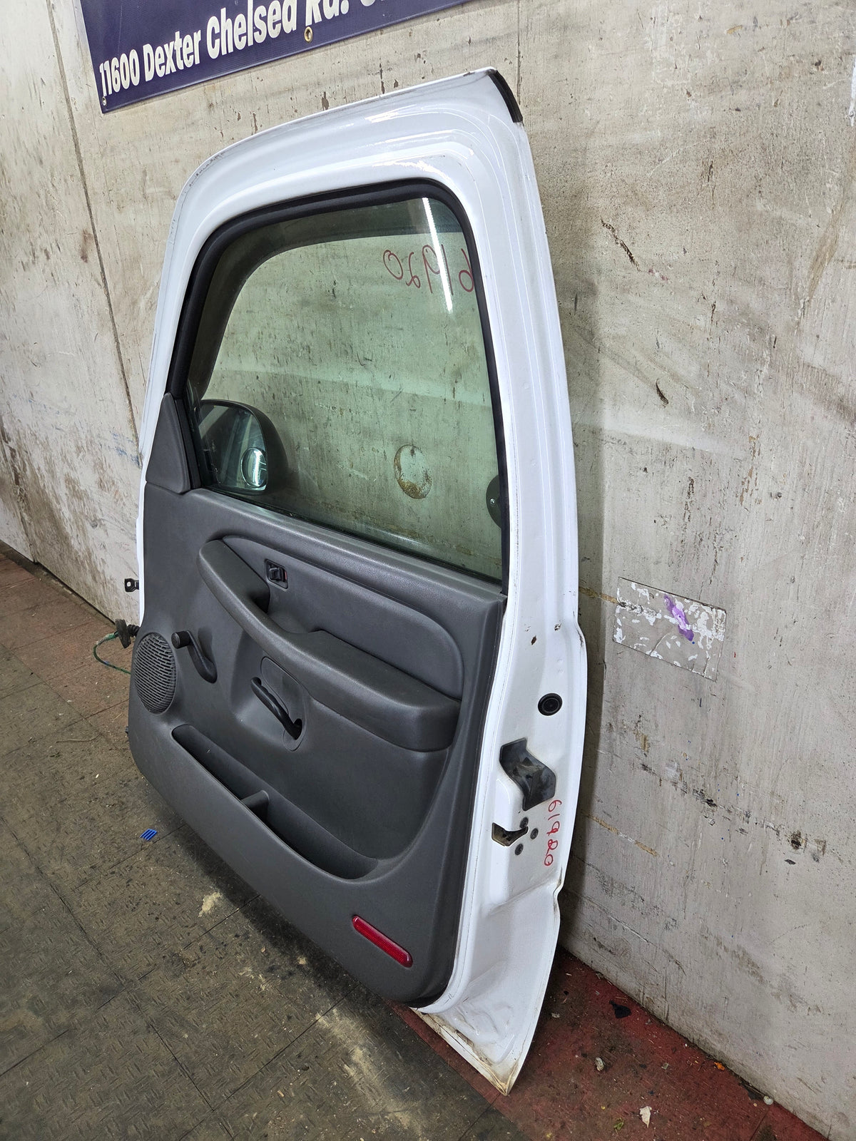 1999-2006 Chevrolet Silverado / GMC Sierra 1500 2500 3500 HD Front Passenger side Door RH