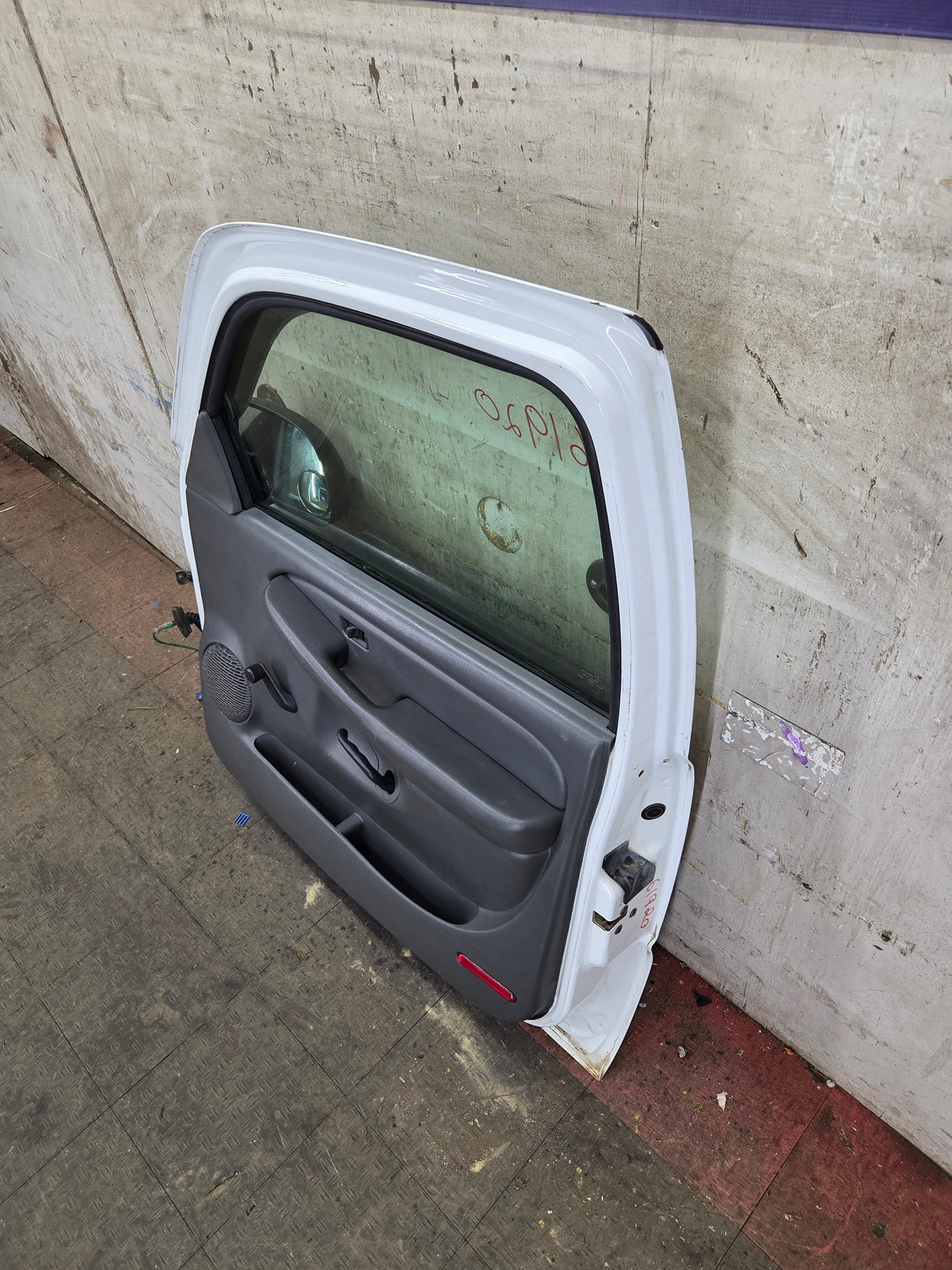 1999-2006 Chevrolet Silverado / GMC Sierra 1500 2500 3500 HD Front Passenger side Door RH