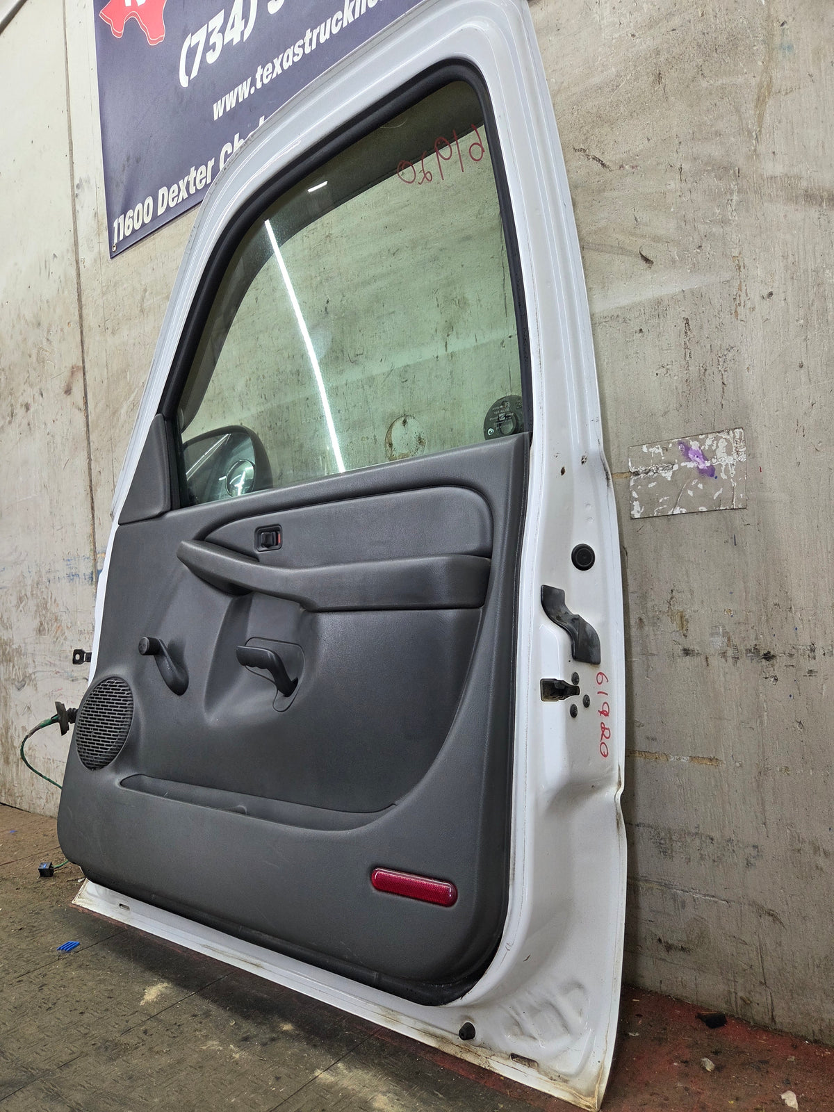 1999-2006 Chevrolet Silverado / GMC Sierra 1500 2500 3500 HD Front Passenger side Door RH