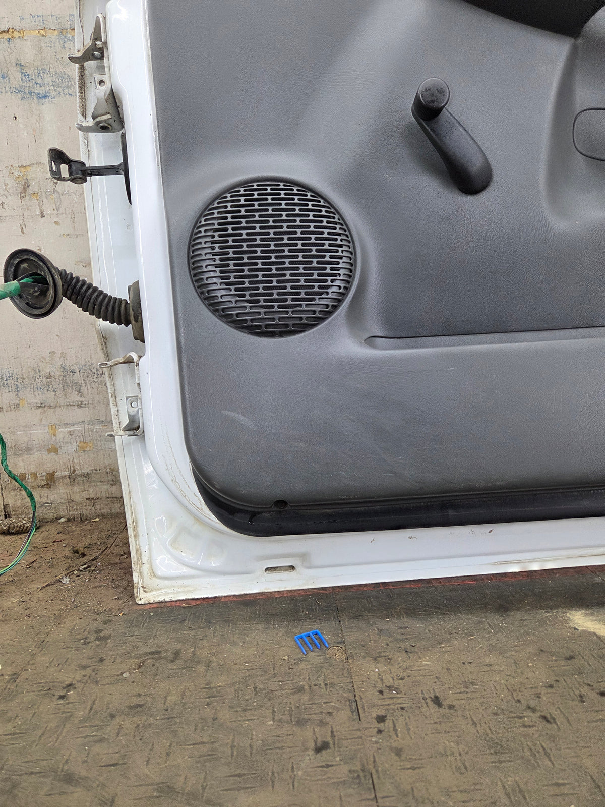 1999-2006 Chevrolet Silverado / GMC Sierra 1500 2500 3500 HD Front Passenger side Door RH