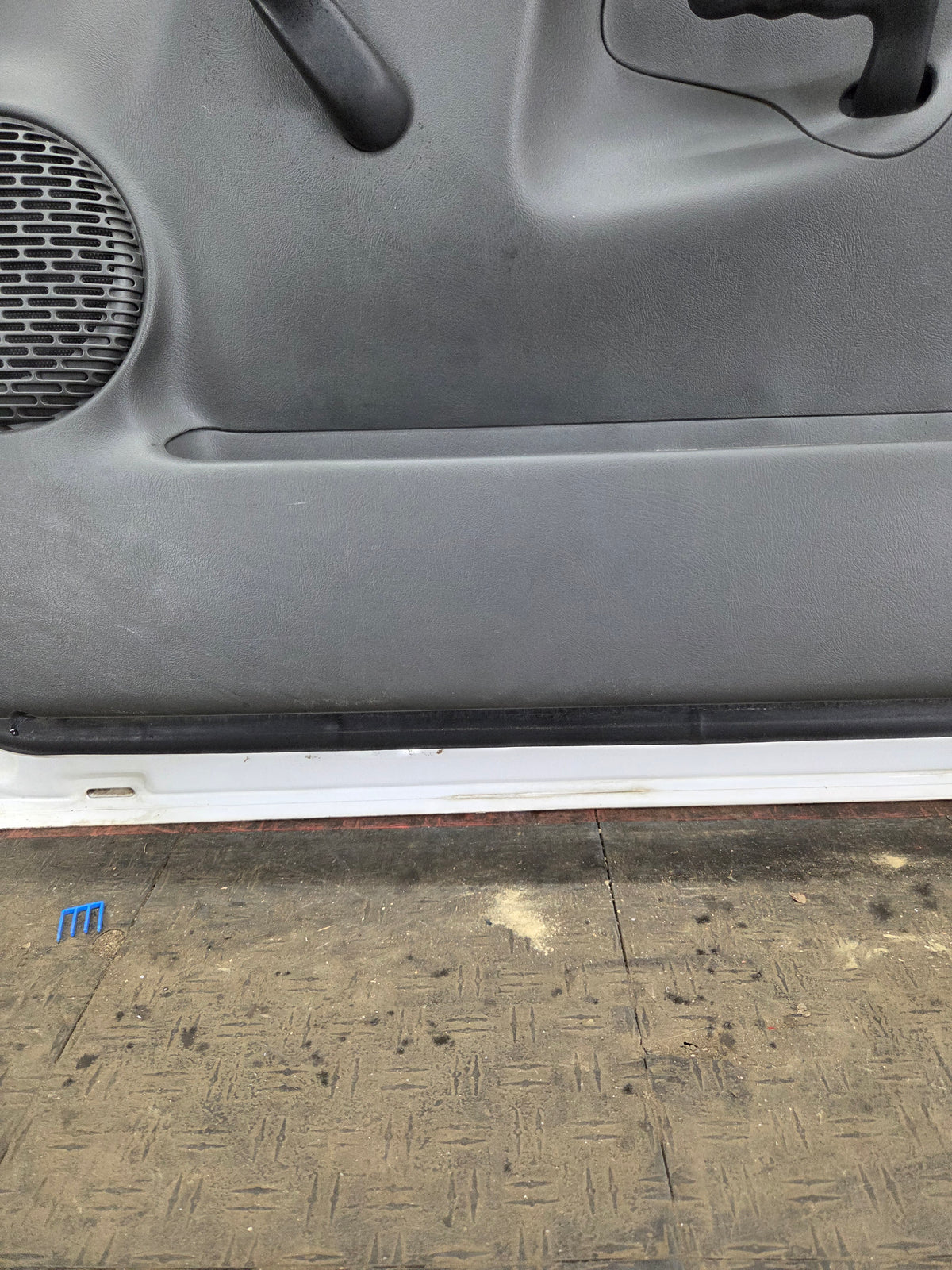 1999-2006 Chevrolet Silverado / GMC Sierra 1500 2500 3500 HD Front Passenger side Door RH
