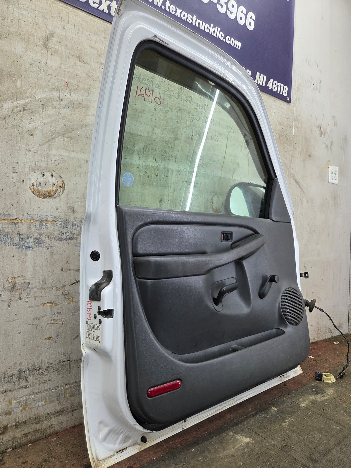 1999-2006 Chevrolet Silverado / GMC Sierra 1500 2500 3500 HD Front Driver Side Door LH