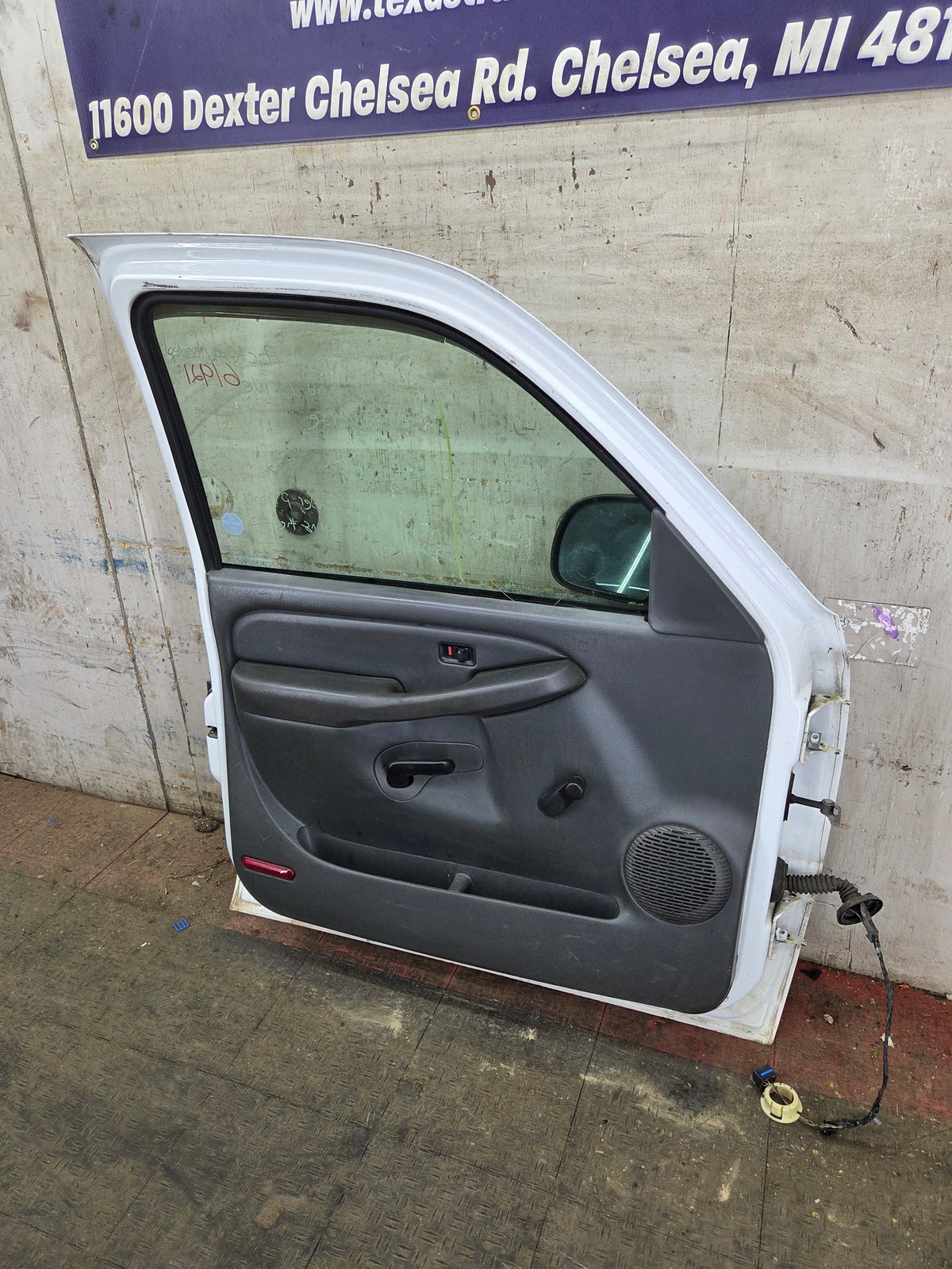 1999-2006 Chevrolet Silverado / GMC Sierra 1500 2500 3500 HD Front Driver Side Door LH