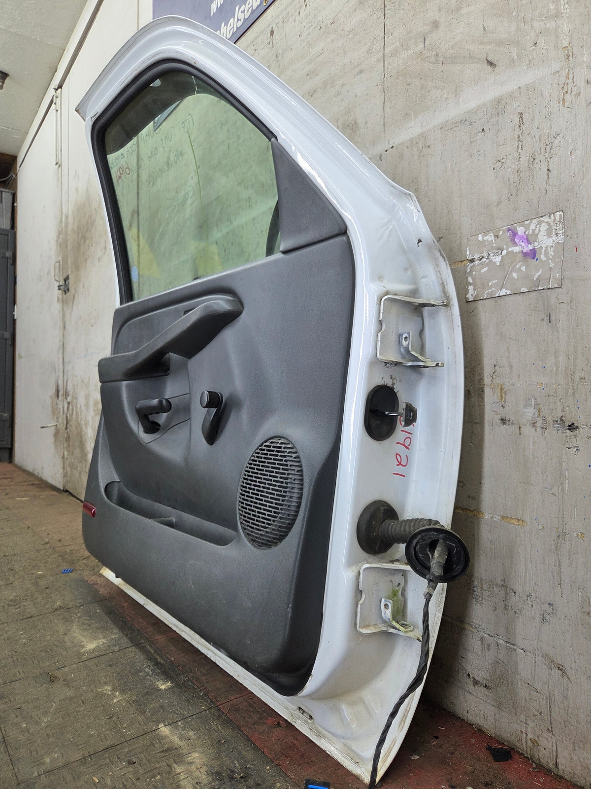 1999-2006 Chevrolet Silverado / GMC Sierra 1500 2500 3500 HD Front Driver Side Door LH