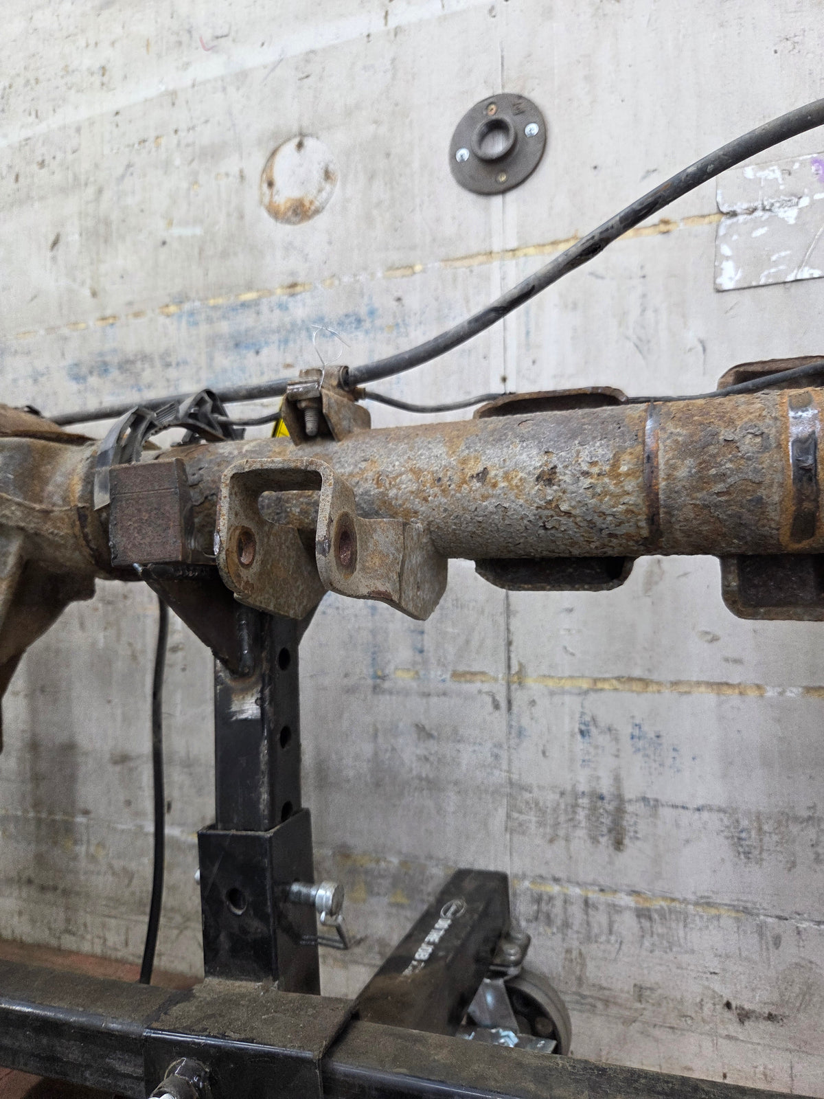 1999-2006 Chevrolet Silverado GMC Sierra 1500 3.23 Rear Axle