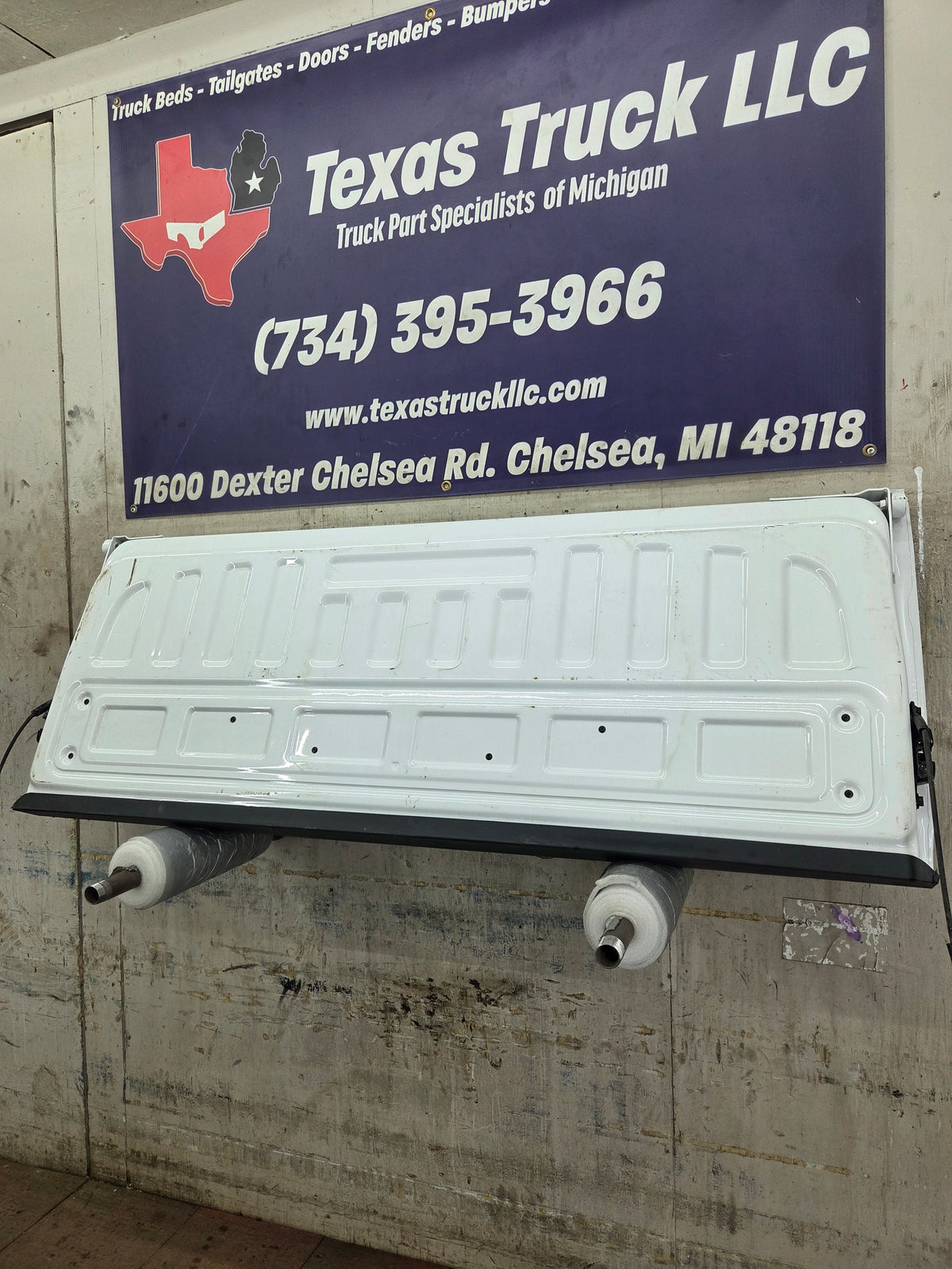 2014-2019 Chevrolet Silverado / GMC Sierra 1500 2500 3500 HD Tailgate