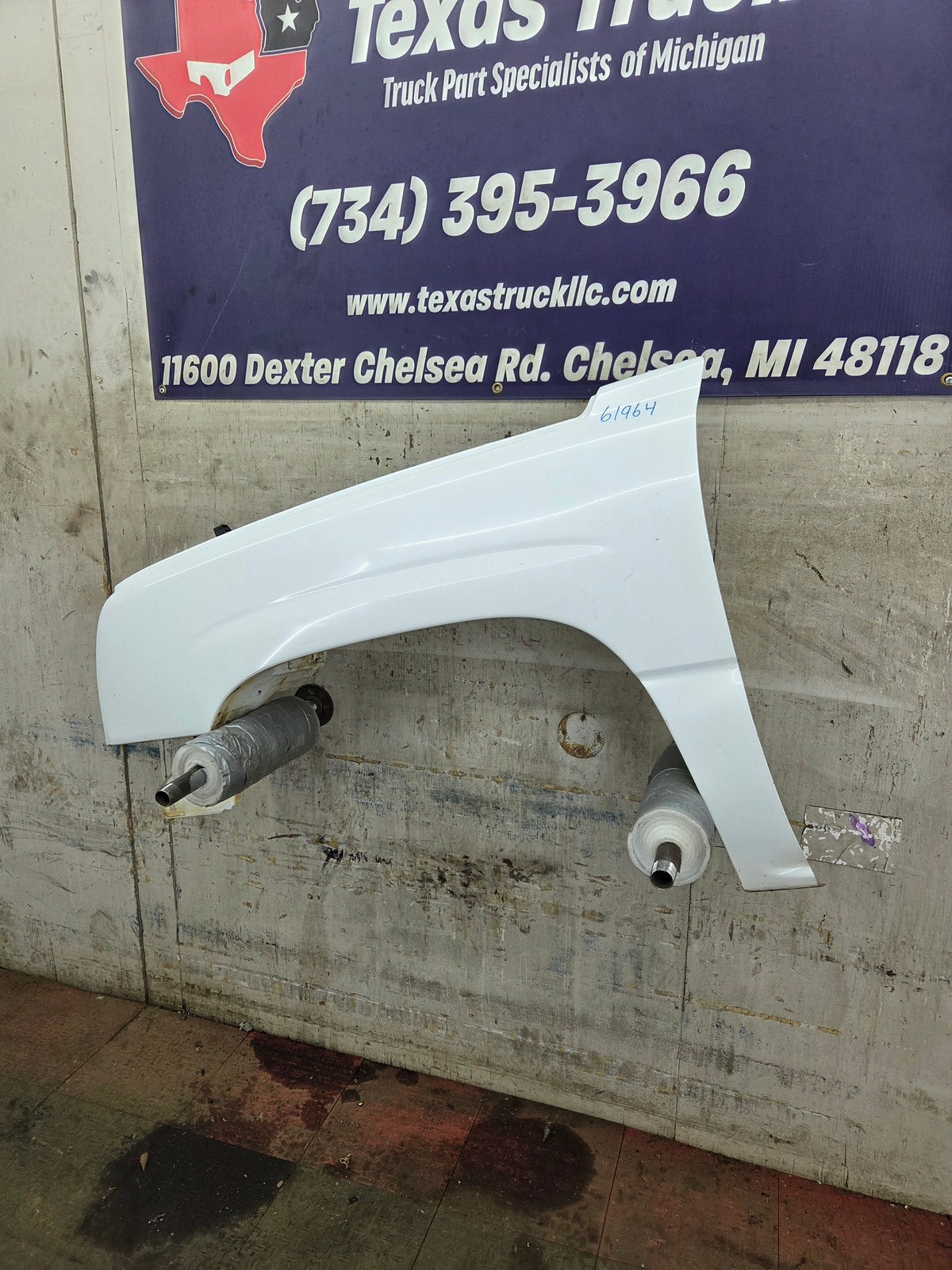 2003-2007 Chevrolet Silverado / Tahoe / Suburban 1500 2500 3500 HD LH Driver Side "Cateye" Front Fender