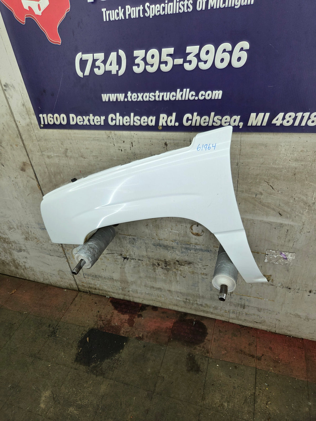 2003-2007 Chevrolet Silverado / Tahoe / Suburban 1500 2500 3500 HD LH Driver Side "Cateye" Front Fender