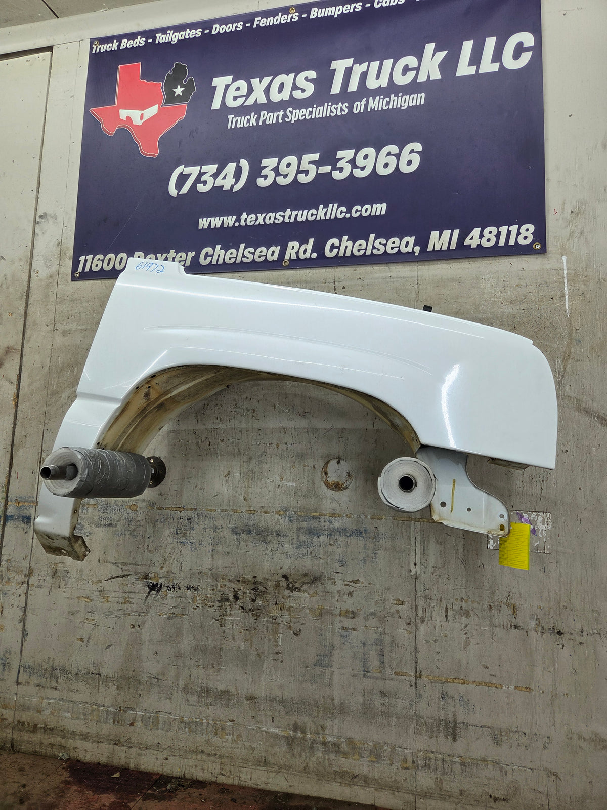 2003-2007 Chevrolet Silverado / Tahoe / Suburban 1500 2500 3500 HD RH Passenger Side "Cateye" Front Fender
