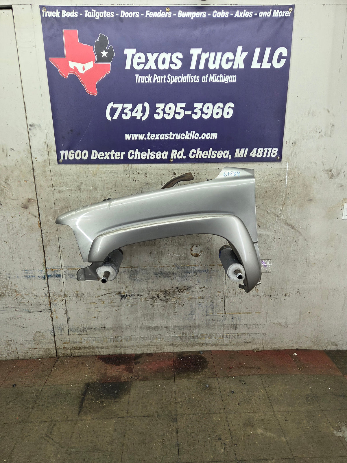 1999-2002 Chevrolet Silverado / Tahoe / Suburban 1500 2500 3500 HD LH Driver Side Front Fender
