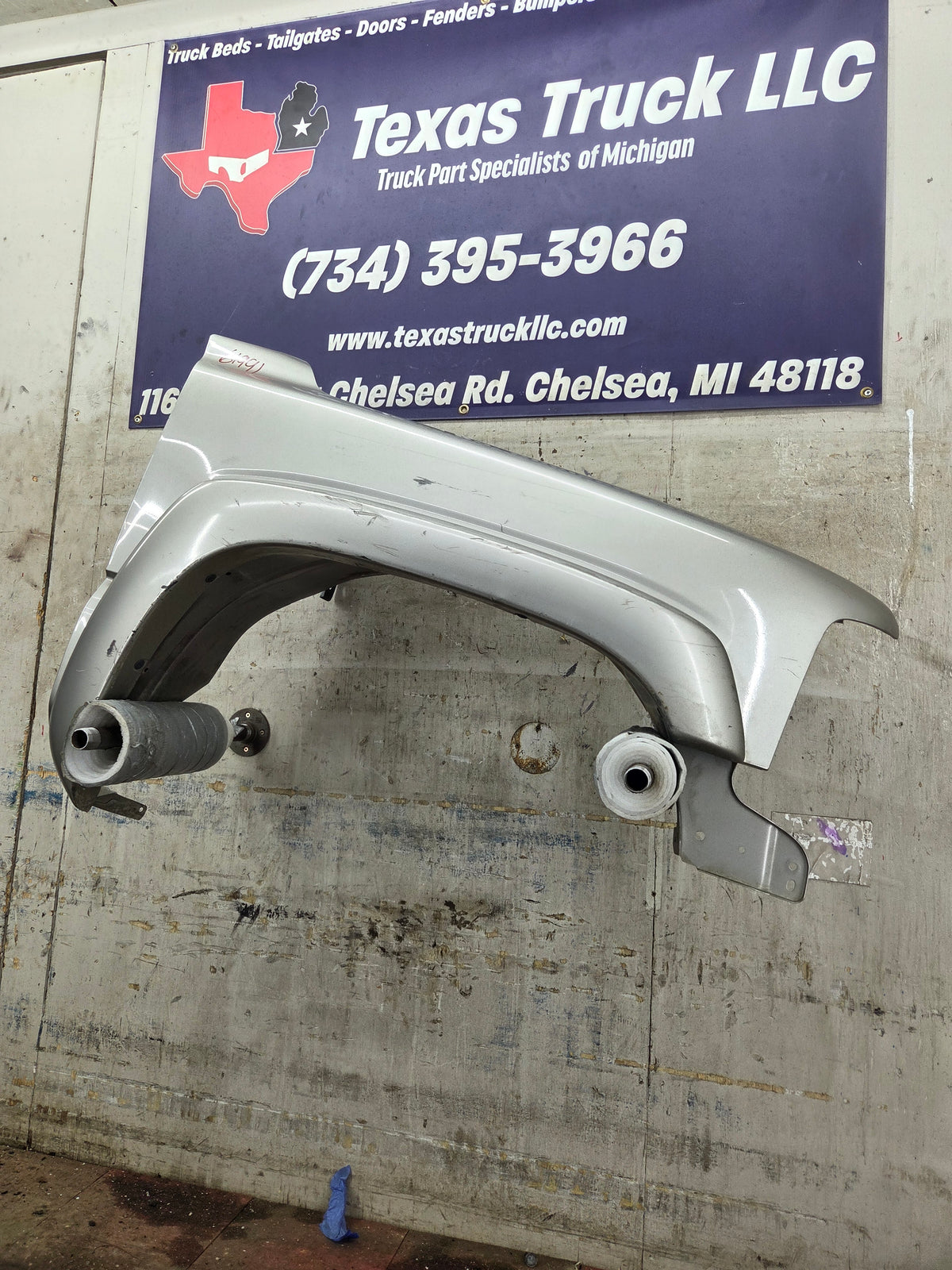 1999-2002 Chevrolet Silverado / Tahoe / Suburban 1500 2500 3500 HD Passenger Front Fender