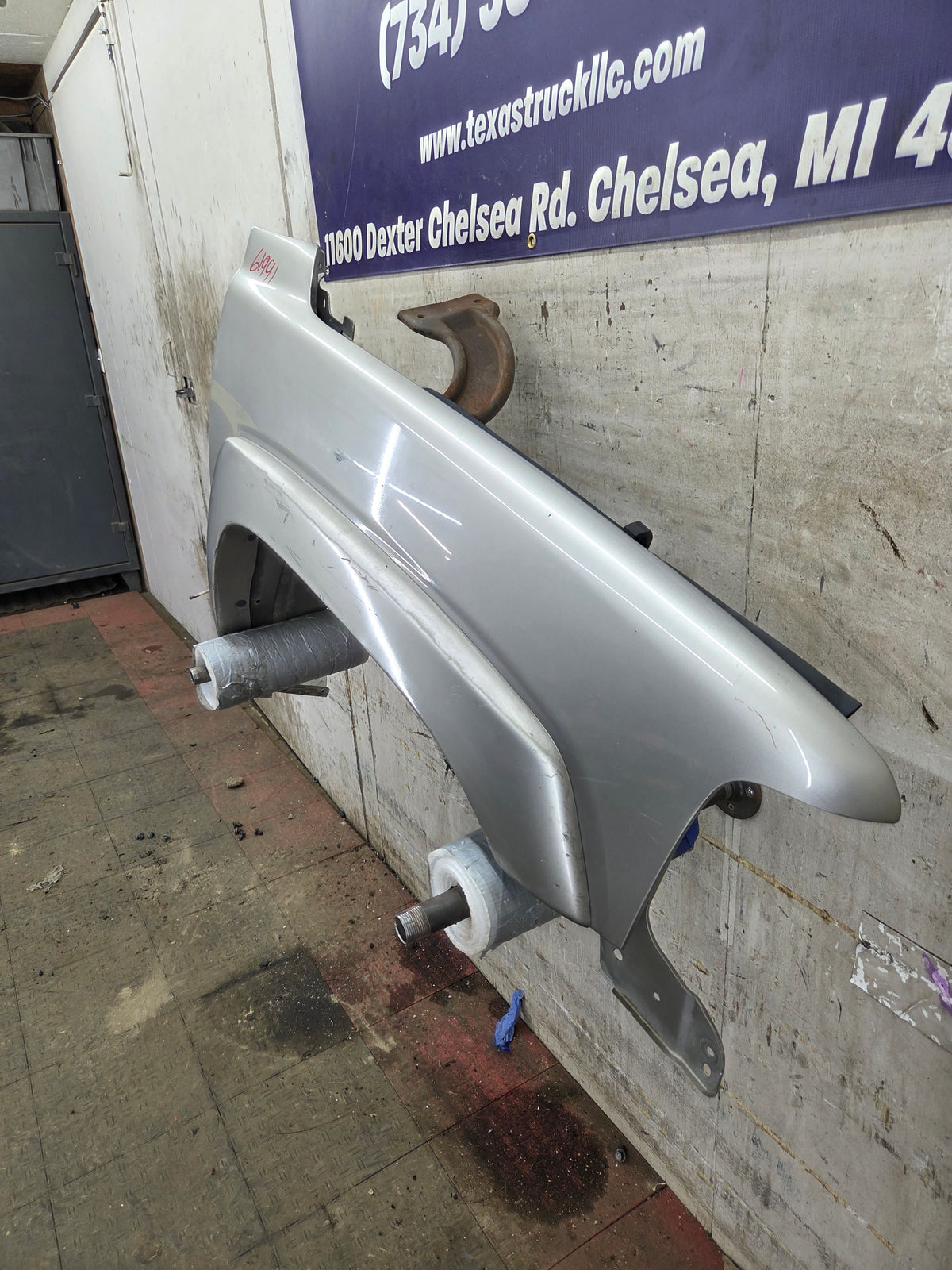 1999-2002 Chevrolet Silverado / Tahoe / Suburban 1500 2500 3500 HD Passenger Front Fender