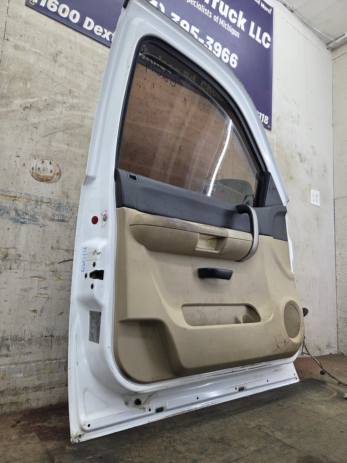 2007-2013 Chevrolet Silverado / GMC Sierra 1500 2500 3500 HD LH Front Driver Side Door