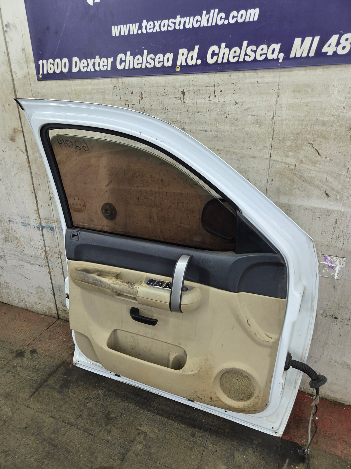 2007-2013 Chevrolet Silverado / GMC Sierra 1500 2500 3500 HD LH Front Driver Side Door