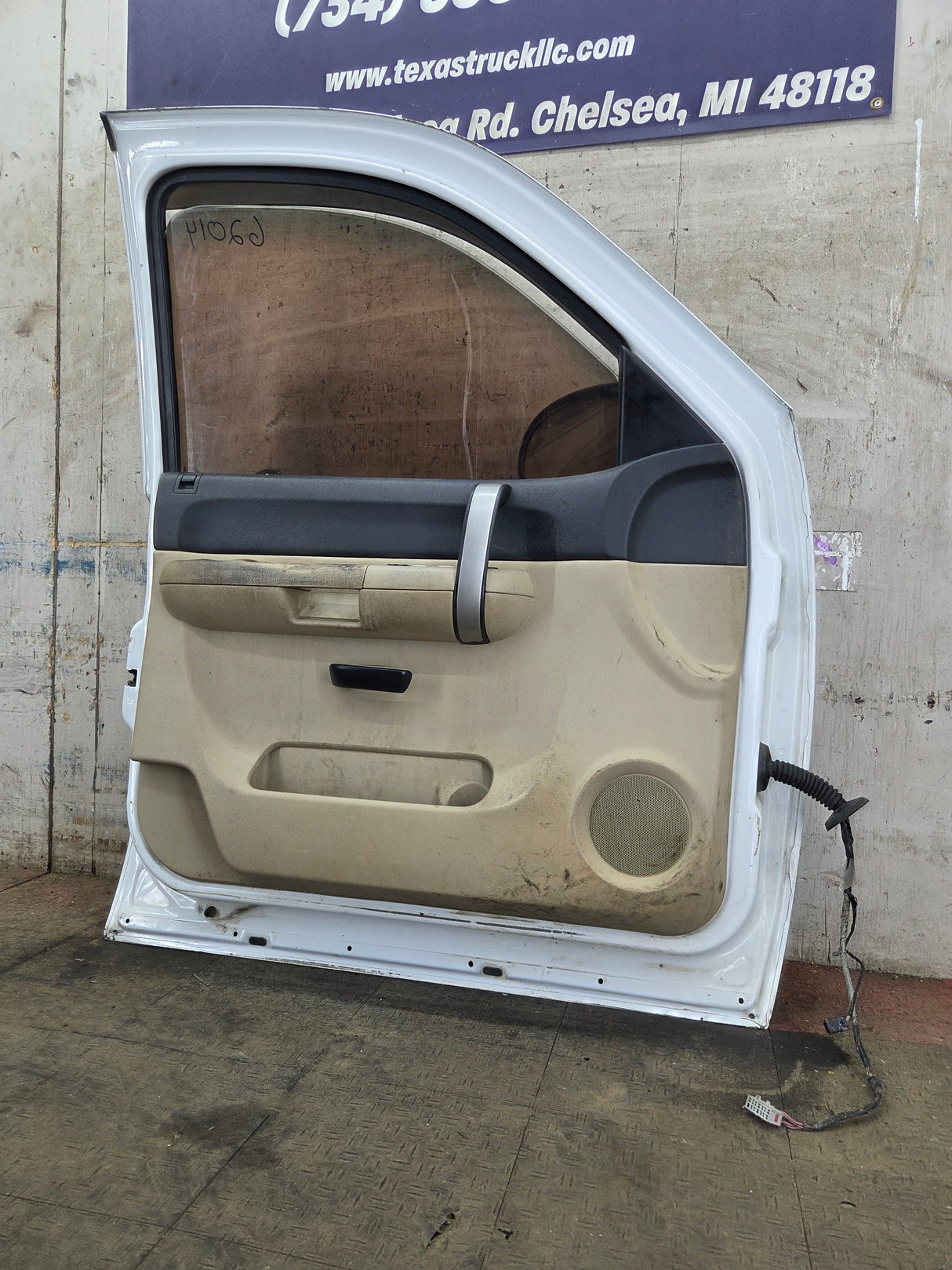2007-2013 Chevrolet Silverado / GMC Sierra 1500 2500 3500 HD LH Front Driver Side Door