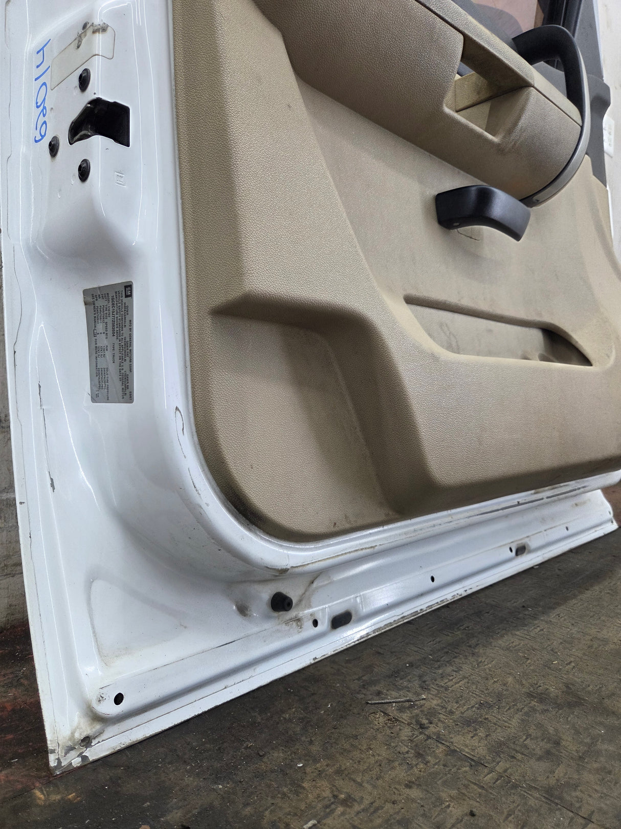 2007-2013 Chevrolet Silverado / GMC Sierra 1500 2500 3500 HD LH Front Driver Side Door