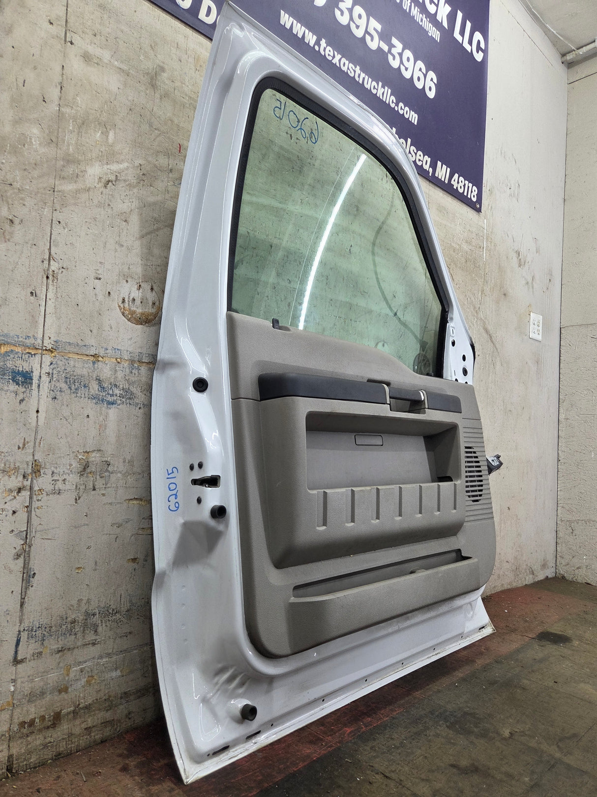2008-2011 Ford Super Duty / Excursion Front Drivers LH Door F250 F350 F450 F550
