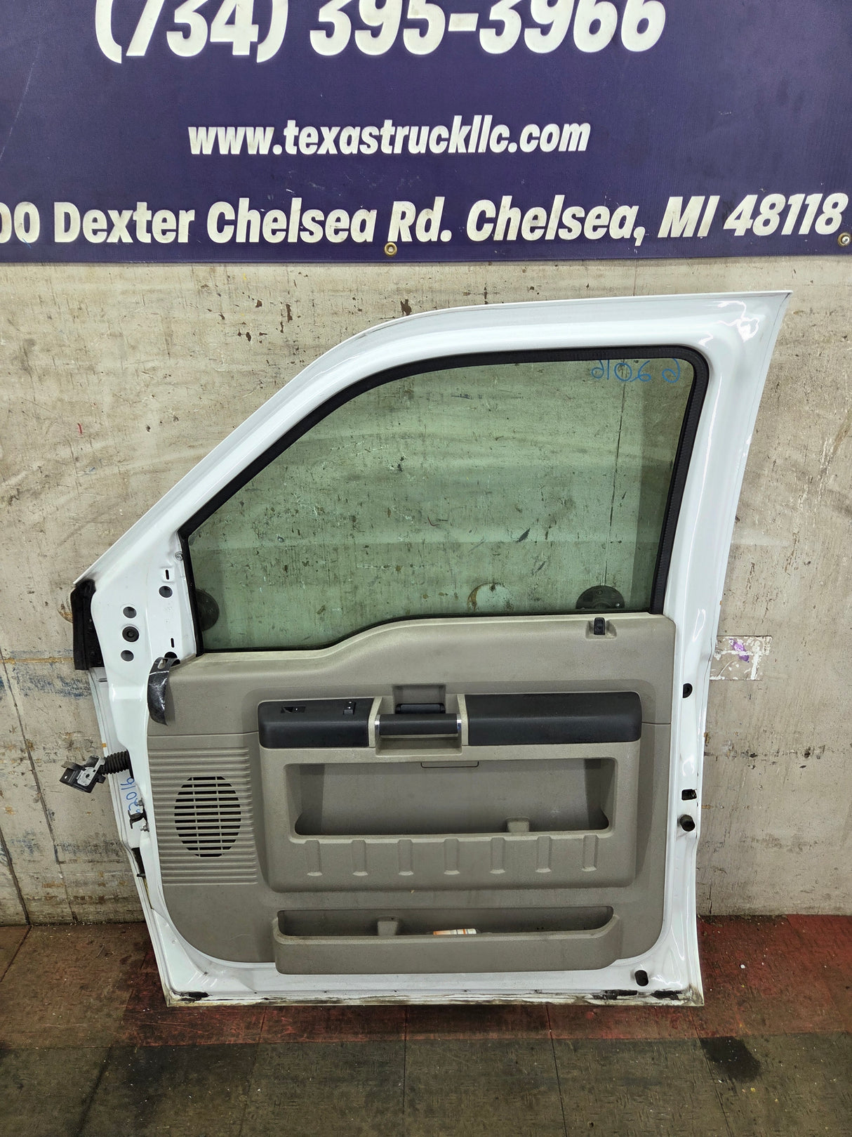 2008-2011 Ford Super Duty / Excursion Front Passenger RH Door F250 F350 F450 F550