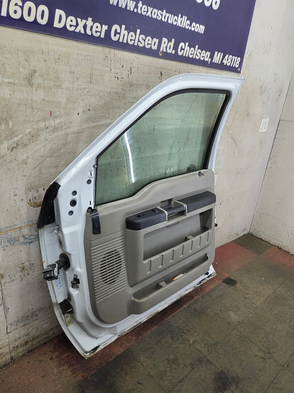 2008-2011 Ford Super Duty / Excursion Front Passenger RH Door F250 F350 F450 F550