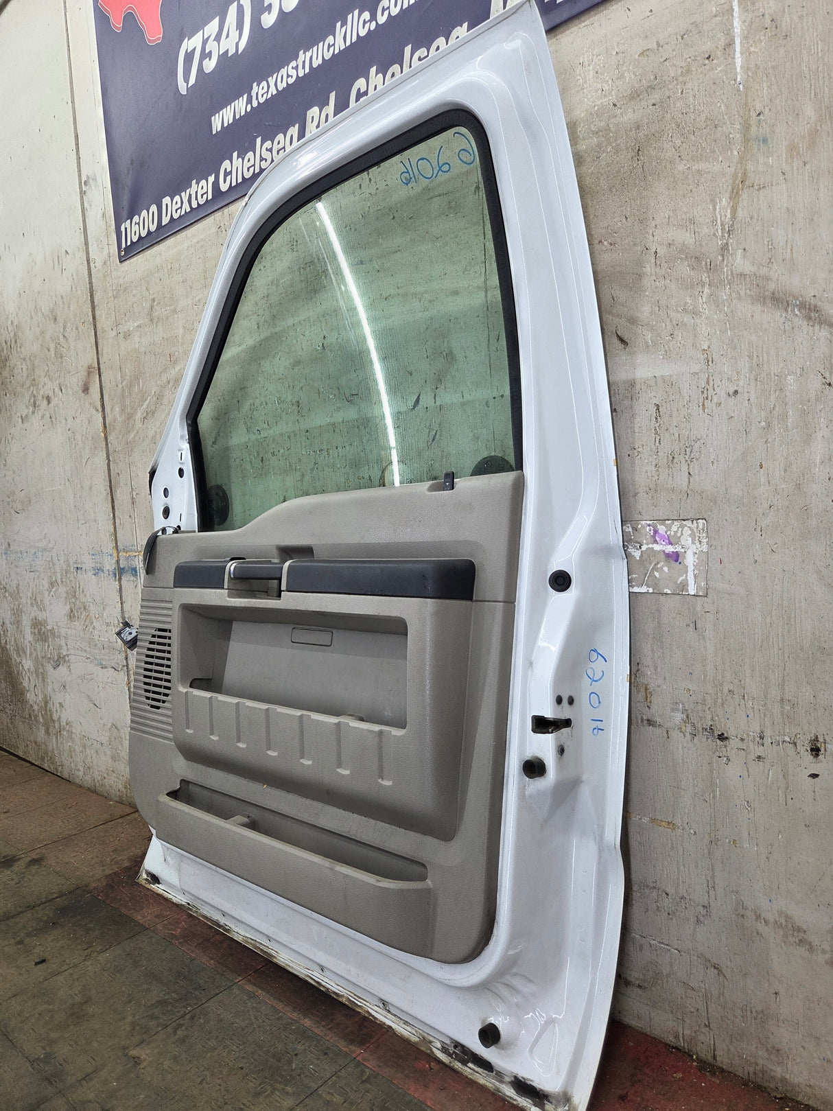 2008-2011 Ford Super Duty / Excursion Front Passenger RH Door F250 F350 F450 F550