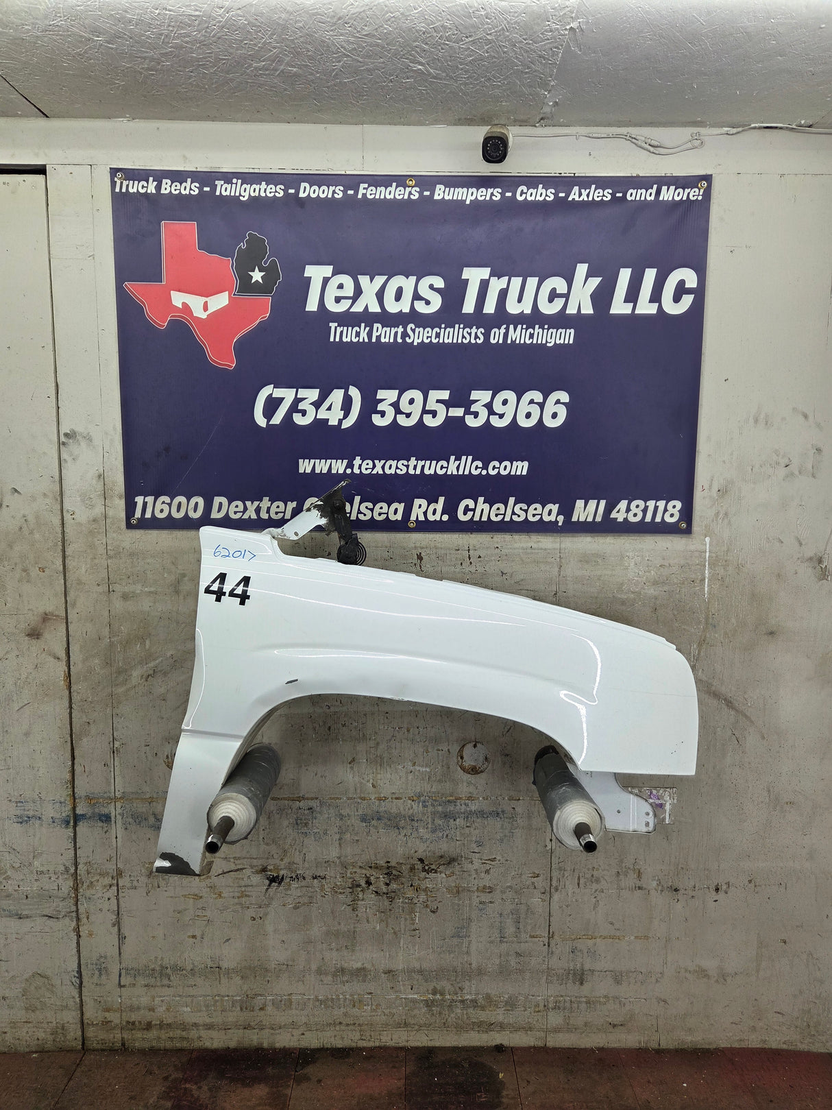 2003-2007 Chevrolet Silverado / Tahoe / Suburban 1500 2500 3500 HD RH Passenger Side "Cateye" Front Fender - Summit White