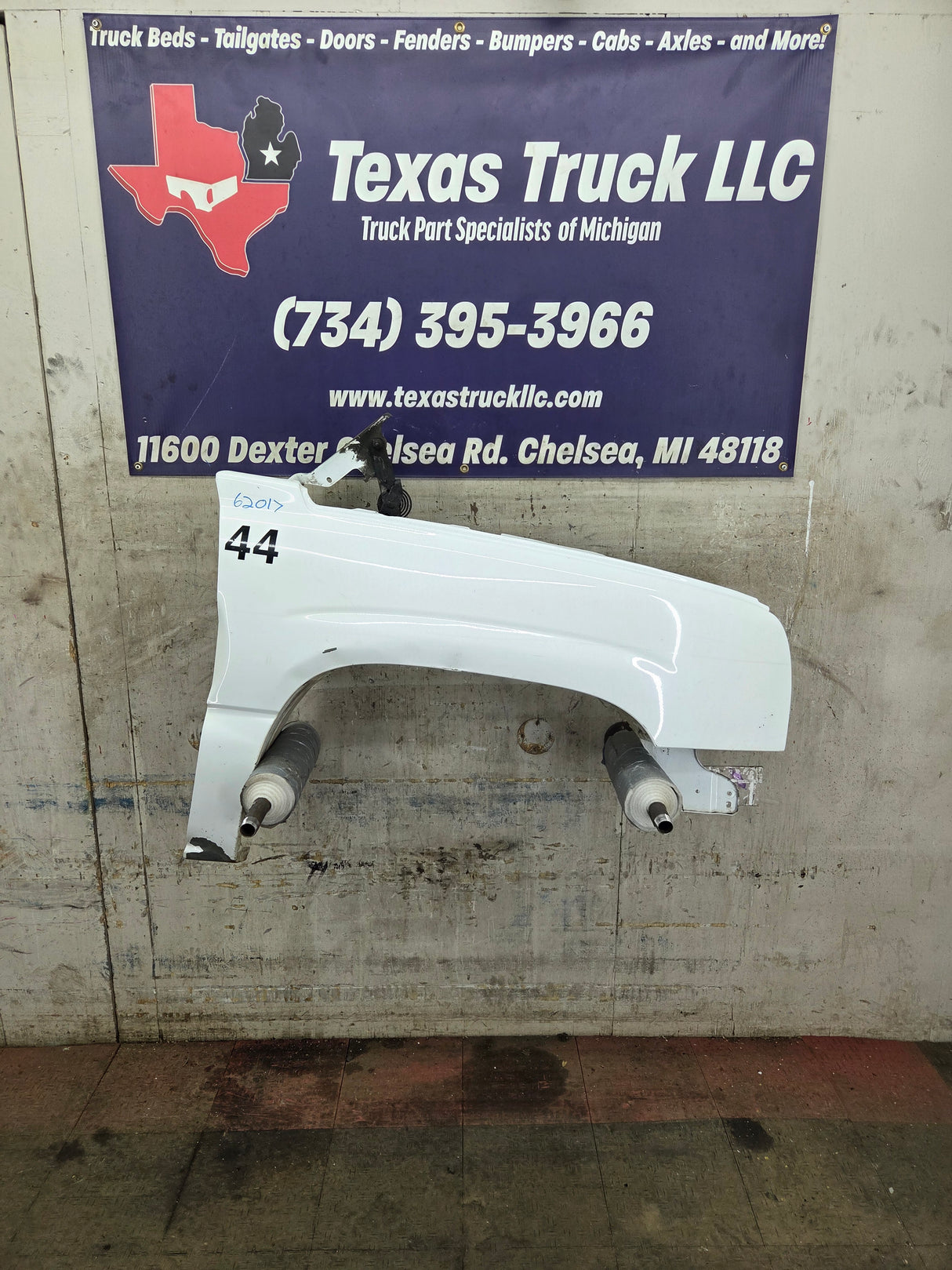 2003-2007 Chevrolet Silverado / Tahoe / Suburban 1500 2500 3500 HD RH Passenger Side "Cateye" Front Fender - Summit White