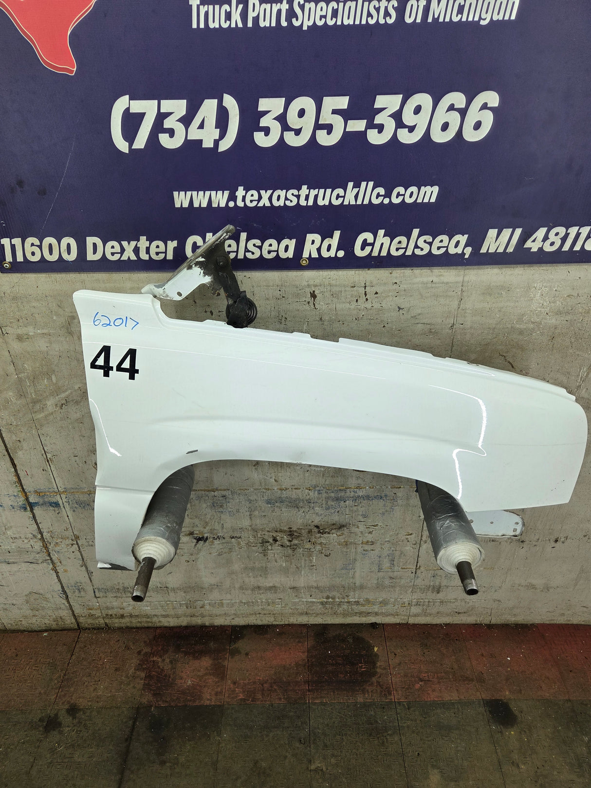 2003-2007 Chevrolet Silverado / Tahoe / Suburban 1500 2500 3500 HD RH Passenger Side "Cateye" Front Fender - Summit White