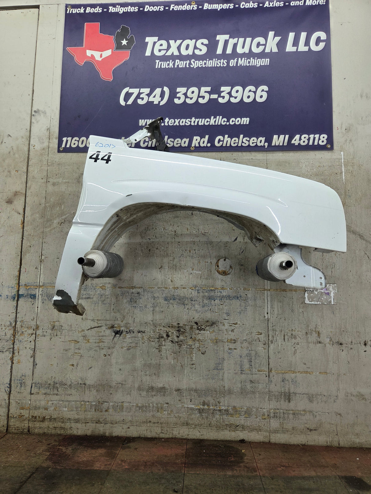 2003-2007 Chevrolet Silverado / Tahoe / Suburban 1500 2500 3500 HD RH Passenger Side "Cateye" Front Fender - Summit White