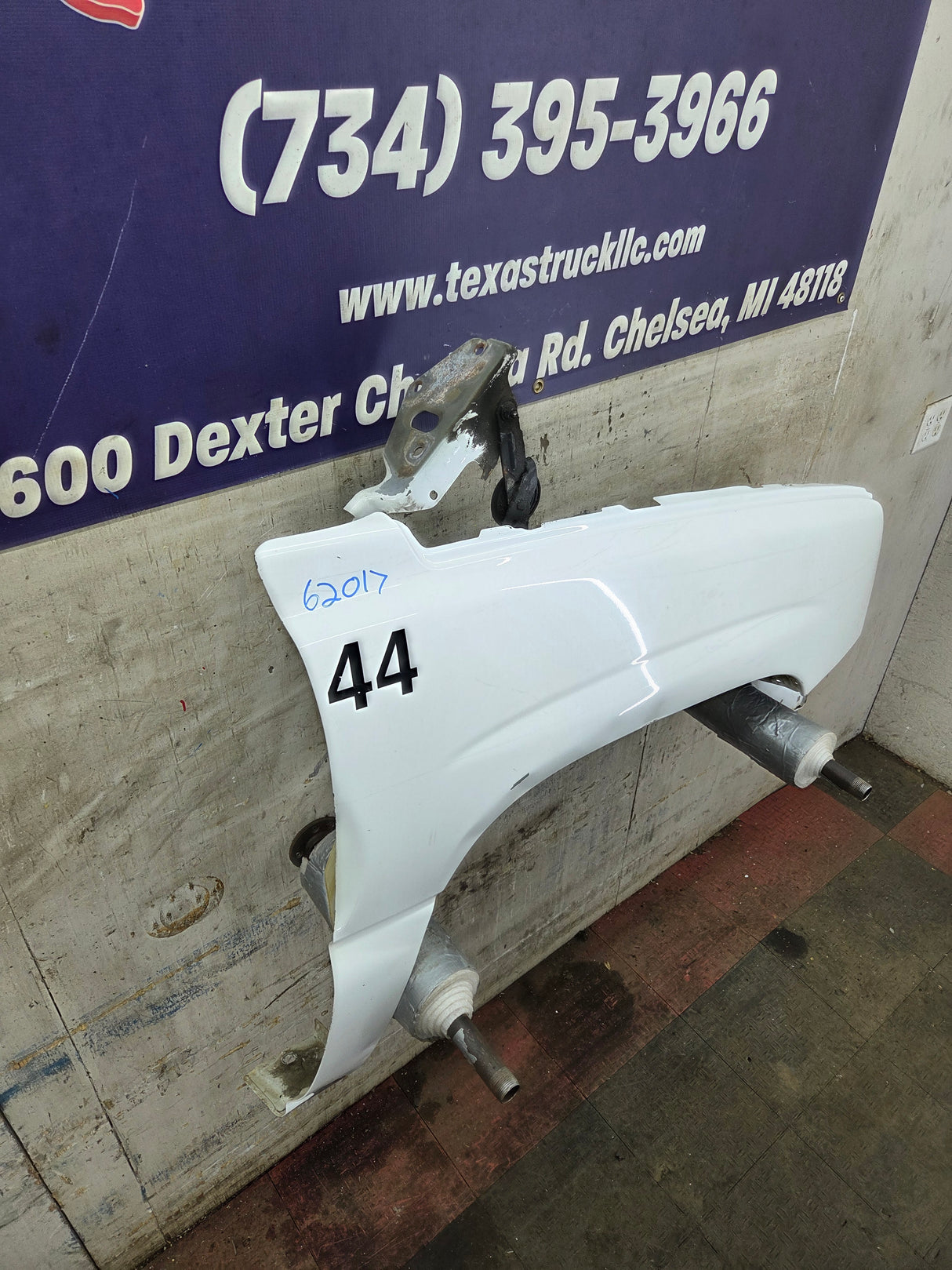 2003-2007 Chevrolet Silverado / Tahoe / Suburban 1500 2500 3500 HD RH Passenger Side "Cateye" Front Fender - Summit White