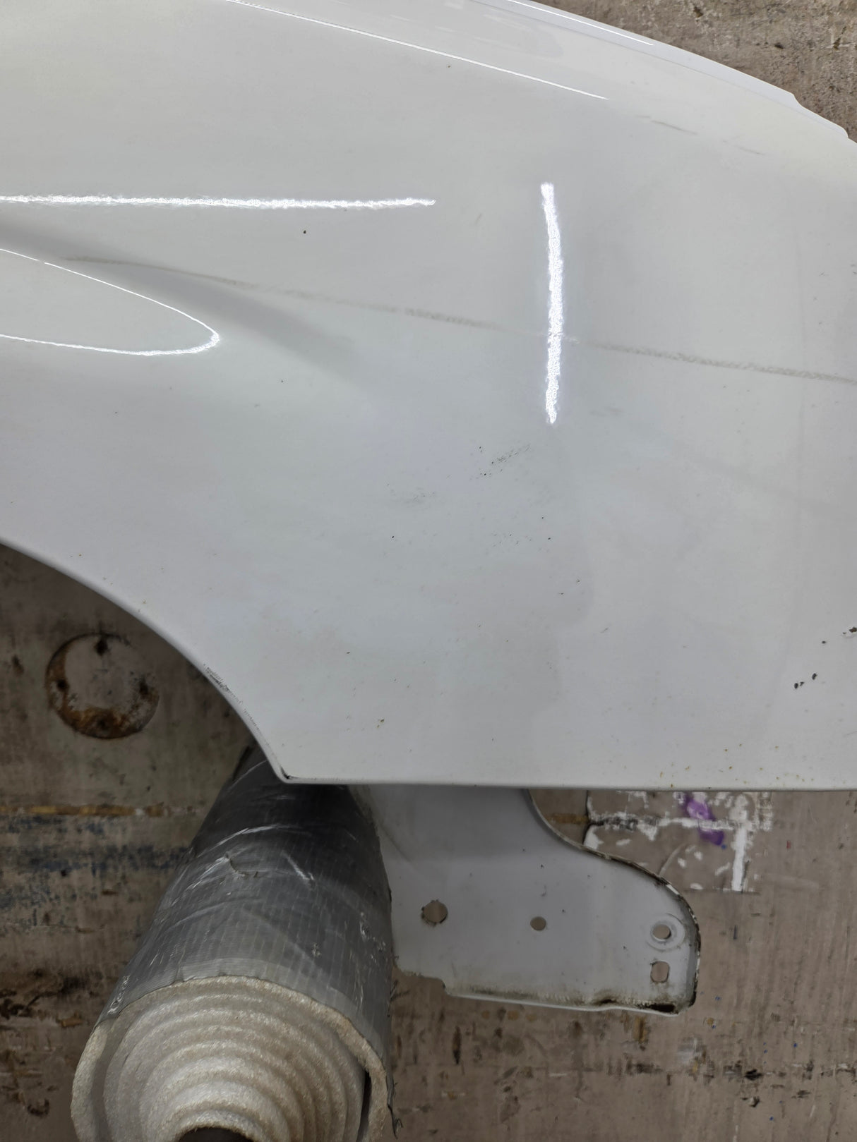 2003-2007 Chevrolet Silverado / Tahoe / Suburban 1500 2500 3500 HD RH Passenger Side "Cateye" Front Fender - Summit White