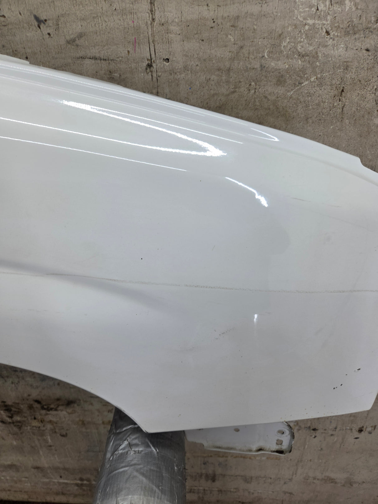 2003-2007 Chevrolet Silverado / Tahoe / Suburban 1500 2500 3500 HD RH Passenger Side "Cateye" Front Fender - Summit White