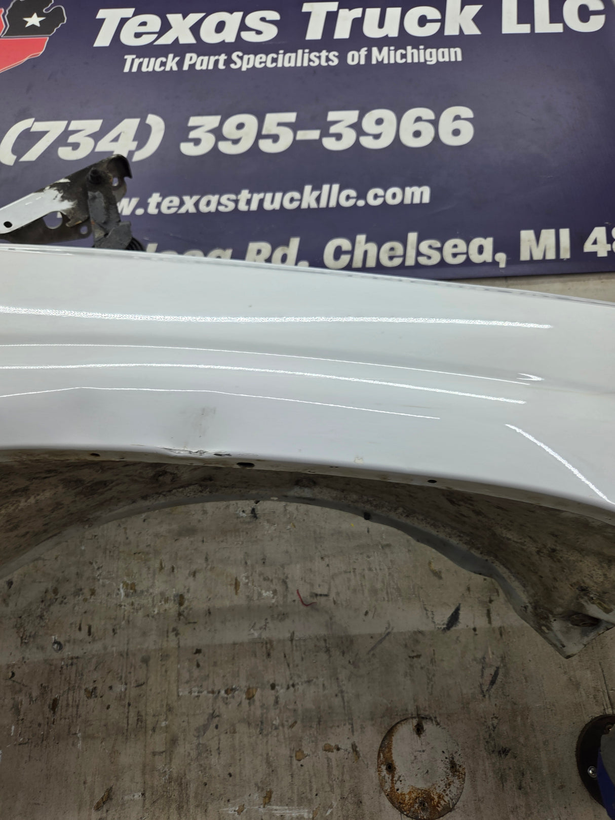 2003-2007 Chevrolet Silverado / Tahoe / Suburban 1500 2500 3500 HD RH Passenger Side "Cateye" Front Fender - Summit White