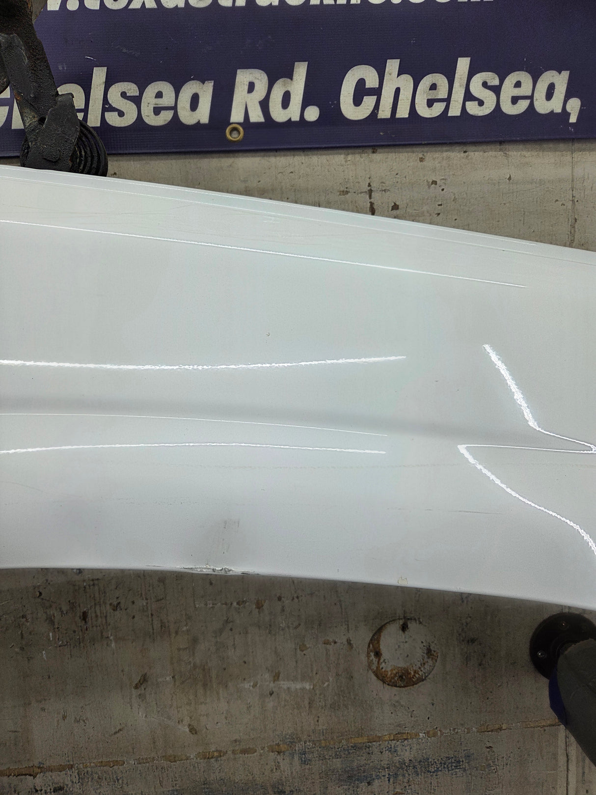 2003-2007 Chevrolet Silverado / Tahoe / Suburban 1500 2500 3500 HD RH Passenger Side "Cateye" Front Fender - Summit White