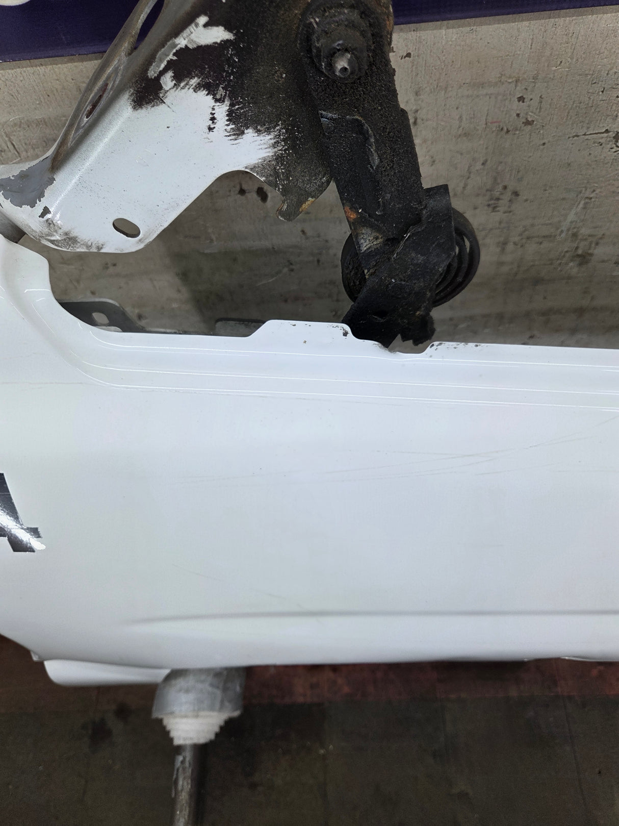 2003-2007 Chevrolet Silverado / Tahoe / Suburban 1500 2500 3500 HD RH Passenger Side "Cateye" Front Fender - Summit White