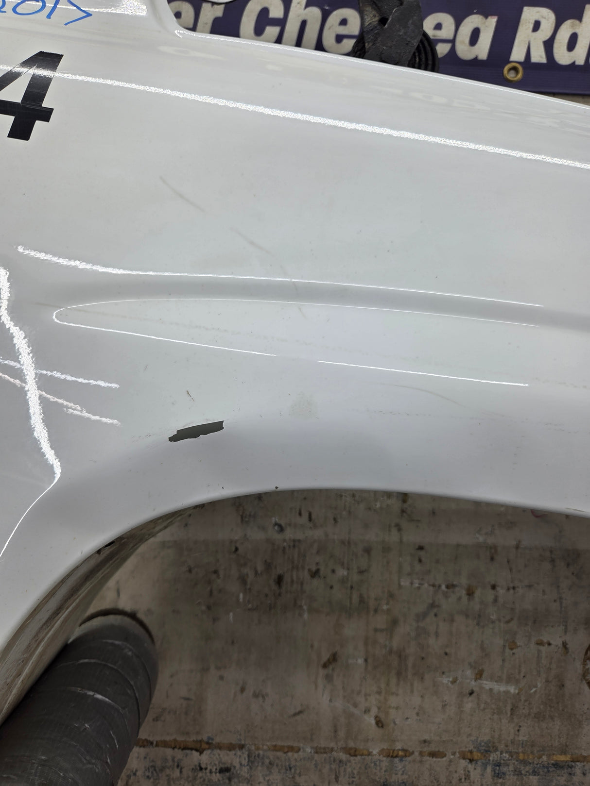 2003-2007 Chevrolet Silverado / Tahoe / Suburban 1500 2500 3500 HD RH Passenger Side "Cateye" Front Fender - Summit White