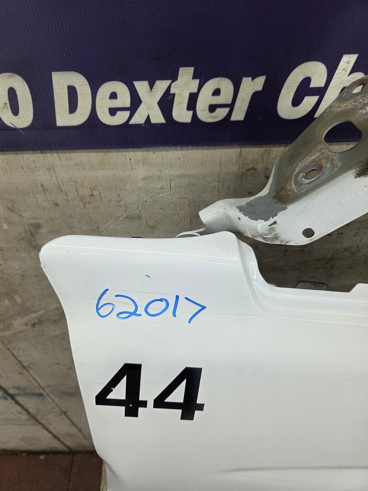 2003-2007 Chevrolet Silverado / Tahoe / Suburban 1500 2500 3500 HD RH Passenger Side "Cateye" Front Fender - Summit White