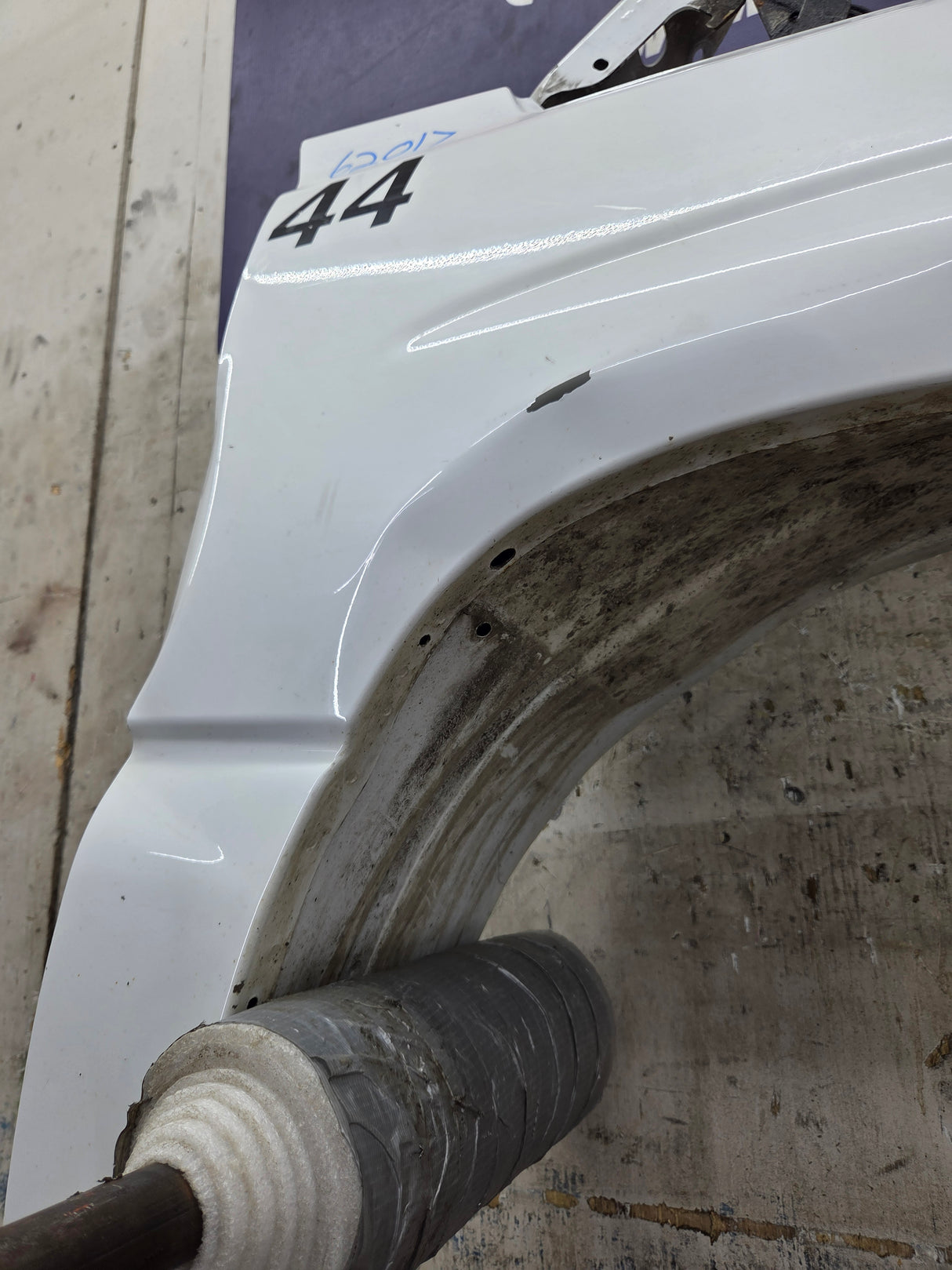 2003-2007 Chevrolet Silverado / Tahoe / Suburban 1500 2500 3500 HD RH Passenger Side "Cateye" Front Fender - Summit White