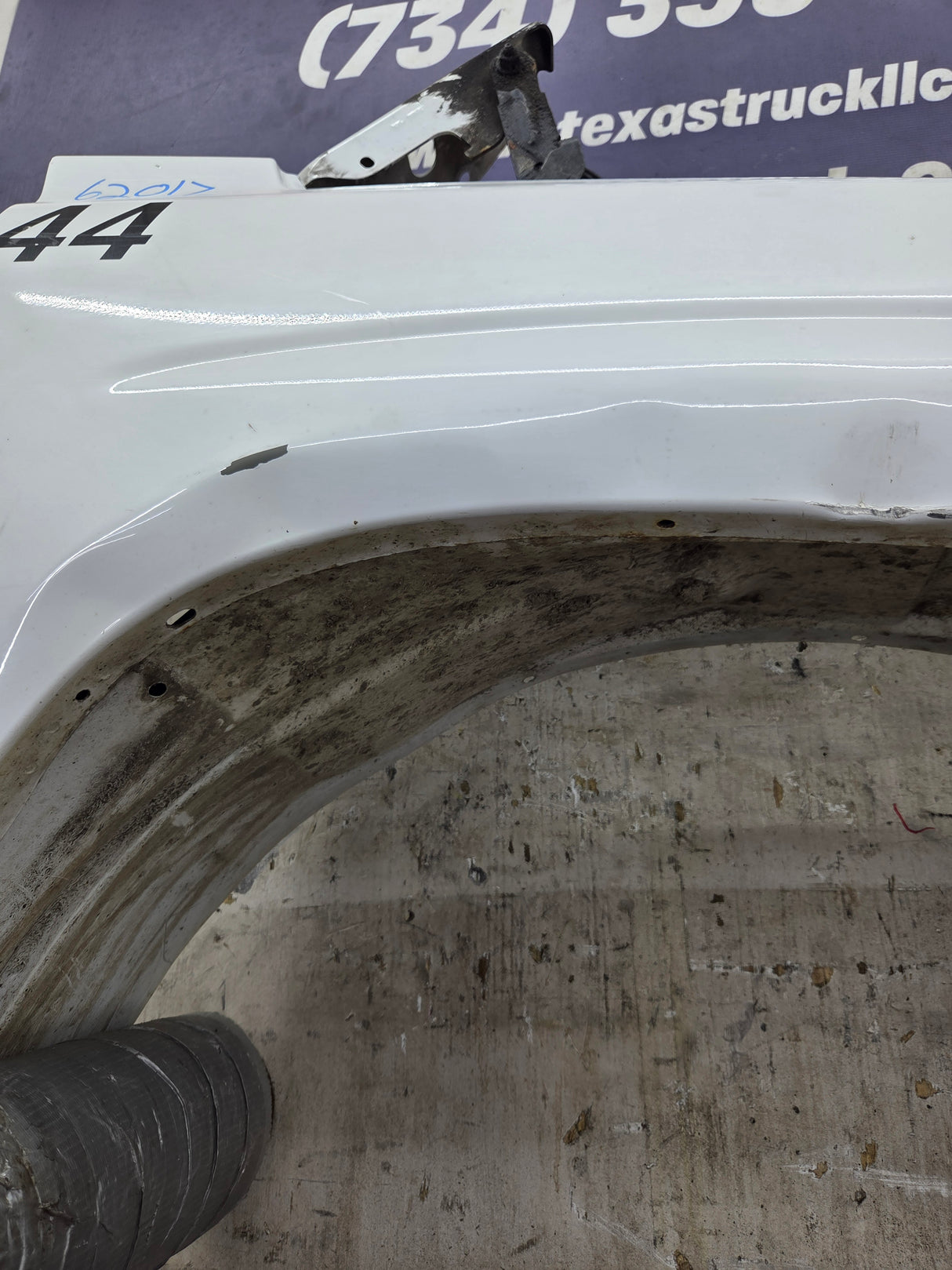 2003-2007 Chevrolet Silverado / Tahoe / Suburban 1500 2500 3500 HD RH Passenger Side "Cateye" Front Fender - Summit White