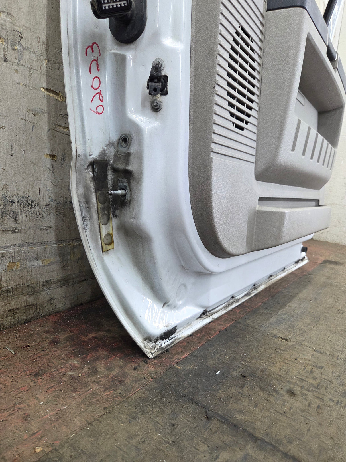 2008-2011 Ford Super Duty / Excursion Front Passenger RH Door F250 F350 F450 F550