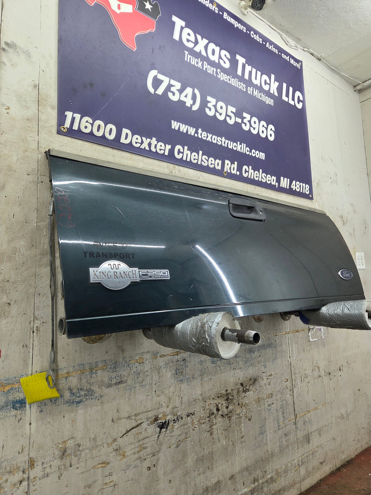1997-2003 F150 / 1999-2007 Ford F250 F350 F450 F550 Super Duty Tailgate