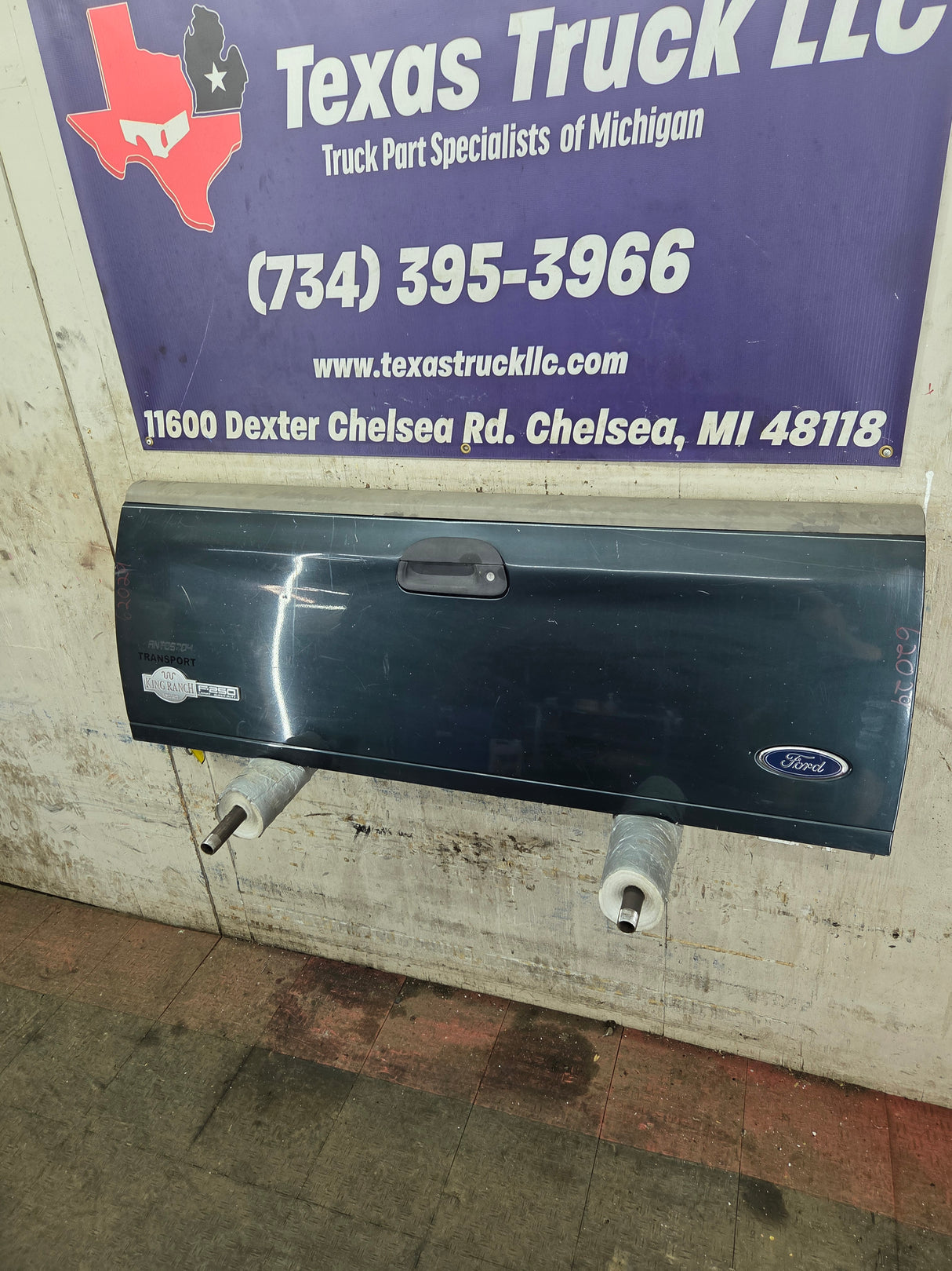 1997-2003 F150 / 1999-2007 Ford F250 F350 F450 F550 Super Duty Tailgate